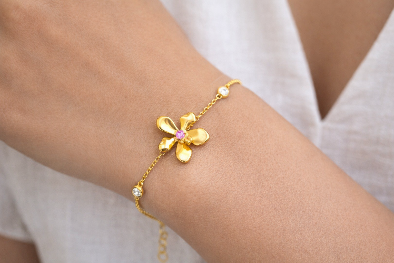 Vanda Limbata Flava Bracelet (Gold Vermeil) Secondary image